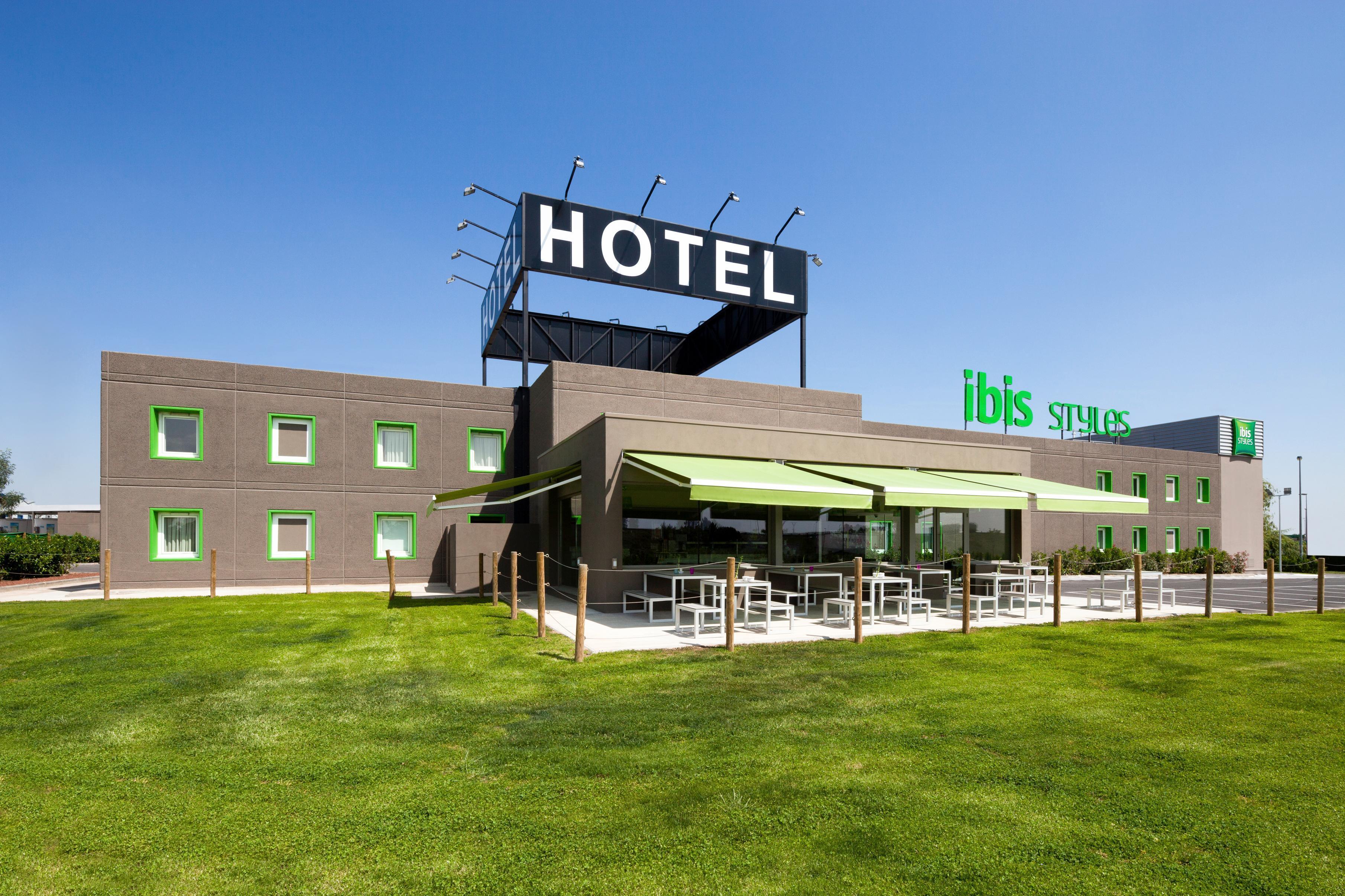 Hotel Ibis Styles Lleida Torrefarrera Ngoại thất bức ảnh